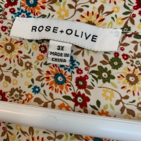 ROSE & OLIVE Plus Size Flora Top - Picture 5 of 5